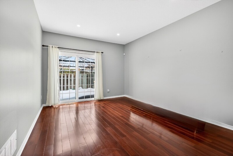 ATTCH'D BUNGALOW IN QUIET HAMILTON ADULT COMMUNITY!